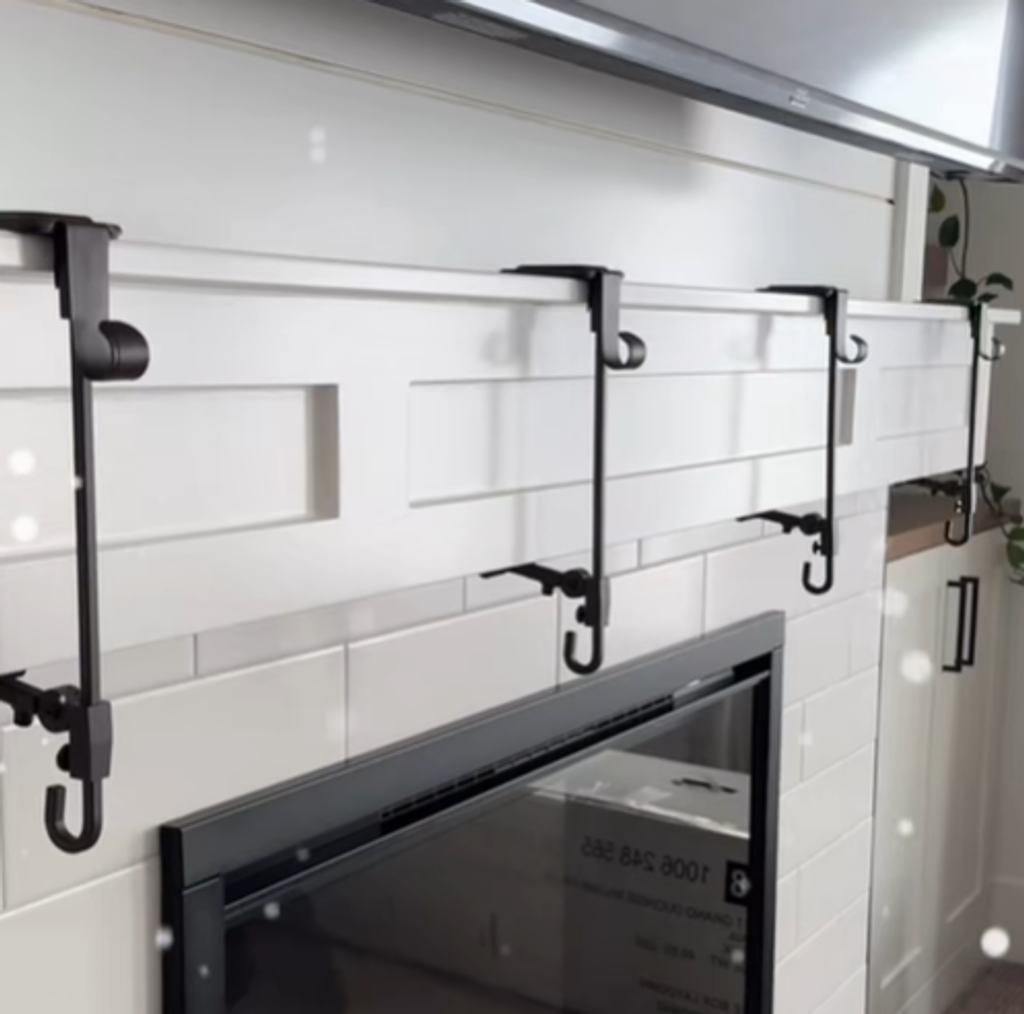 🔥 HOT SALE 50% OFF 🔥 2 In 1 Adjustable Christmas Garland & Stocking Hanger